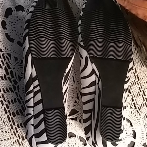 Shoes - Picture 5 of 7